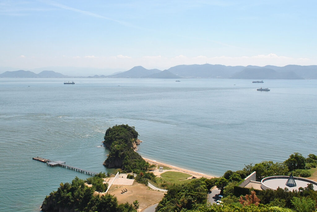 benesse-house-naoshima-hotel-musee-benesse-house-park-museum-beach-et-oval-japon-19