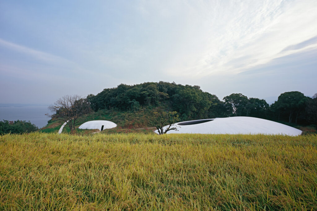 benesse-house-naoshima-hotel-musee-benesse-house-park-museum-beach-et-oval-japon-3