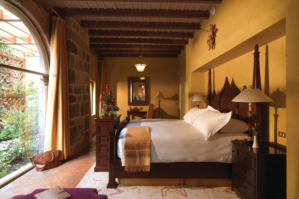 hotel-de-luxe-belmond-monasterio-a-cusco-au-perou-7