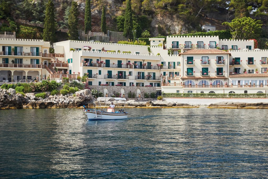 grand-hotel-timeo-et-villa-sant-andrea-sicile-luxe-belmond-taormine-restaurant-oliviero-etna-4