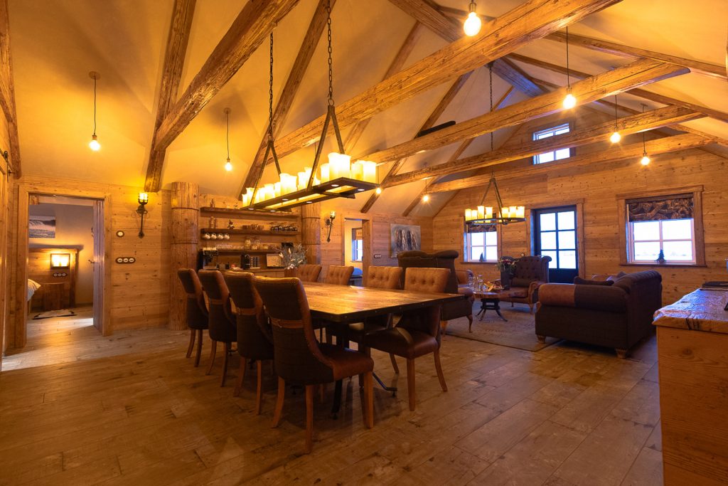 torfhus-retreat-hotel-atypique-perdu-dans-la-campagne-islandaise_0001_Villa_Des (13)