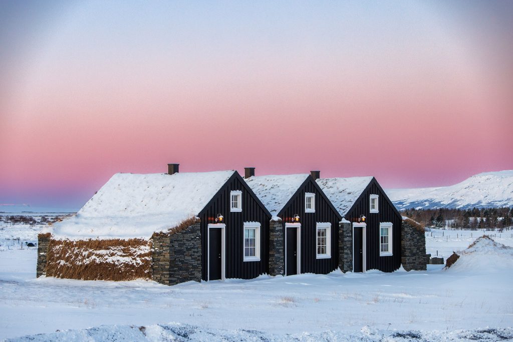 torfhus-retreat-hotel-atypique-perdu-dans-la-campagne-islandaise_0005_Torfbær 2