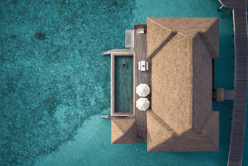 como-maalifushi-atoll-de-thaa-aux-maldives-sejour-de-luxe-en-famille-_0002_LS 24 Maalifushi Water Villa - Top Down (1)