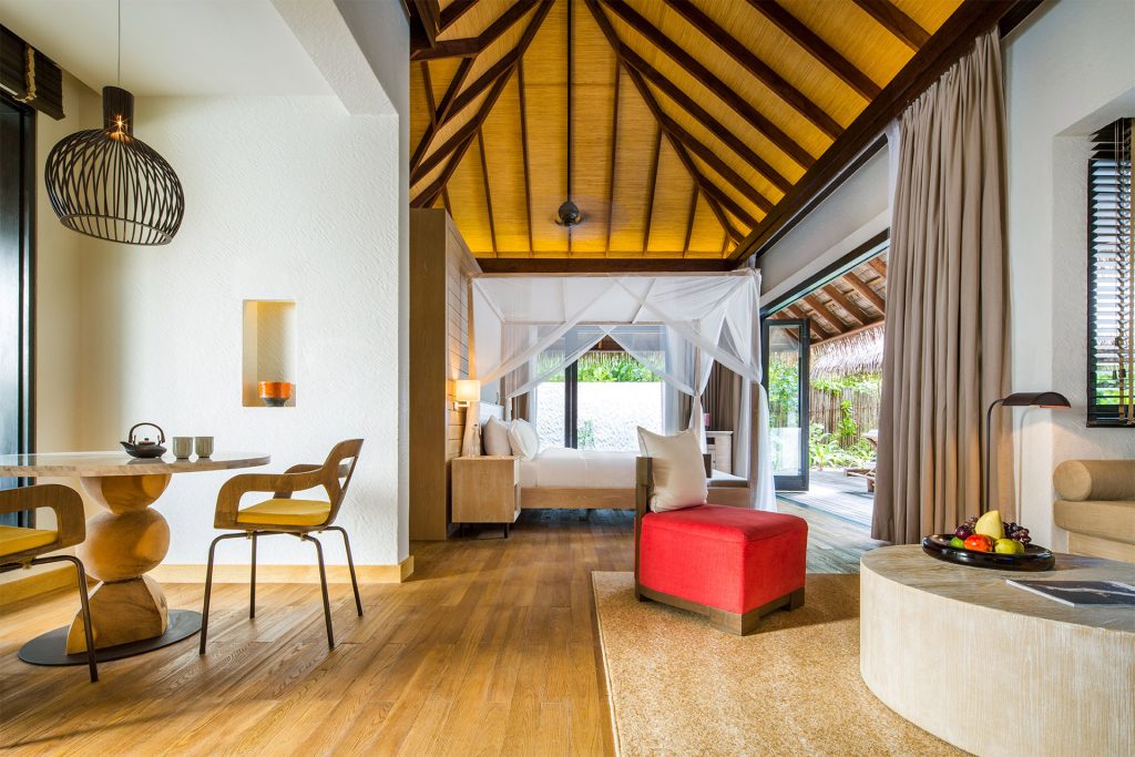 como-maalifushi-atoll-de-thaa-aux-maldives-sejour-de-luxe-en-famille-_0009_1_Bedroom_Beach_Suite