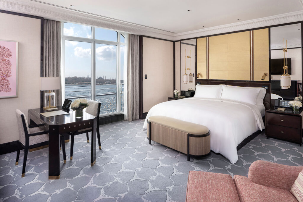 peninsula-istanbul-rives-du-bosphore-quartier-historique-de-karakoy-turquie-3