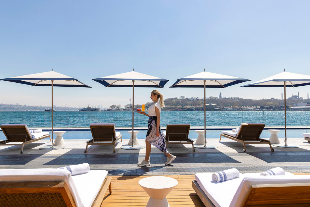 peninsula-istanbul-rives-du-bosphore-quartier-historique-de-karakoy-turquie-5