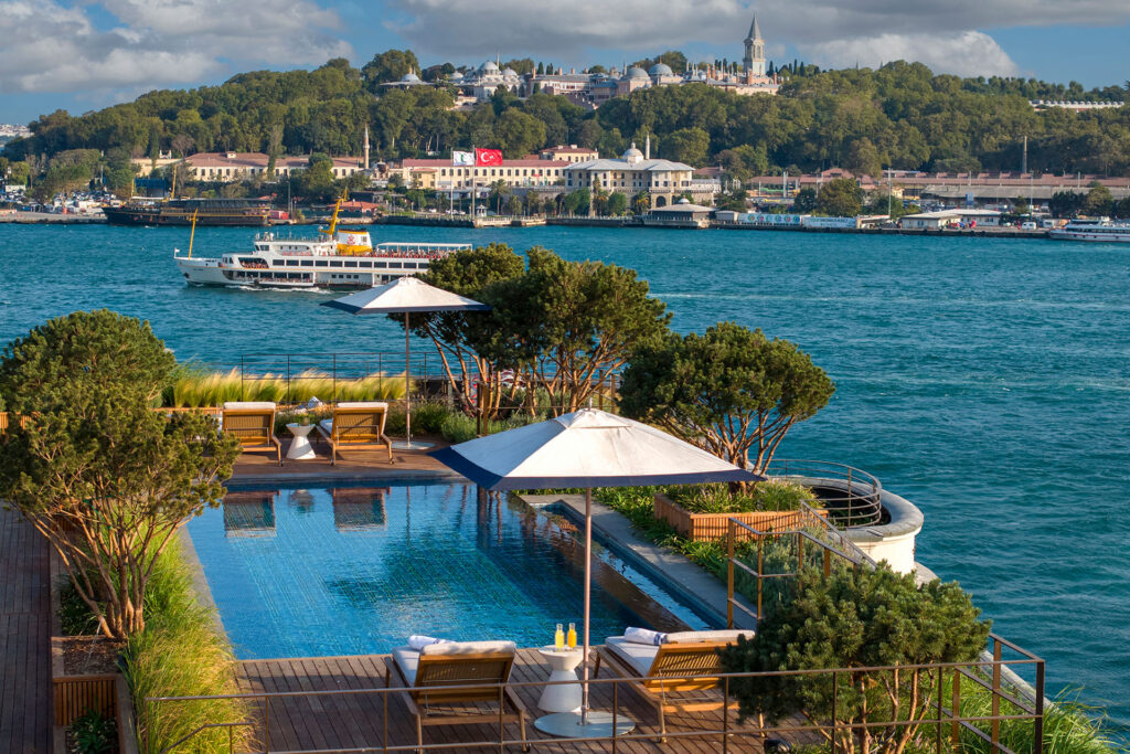peninsula-istanbul-rives-du-bosphore-quartier-historique-de-karakoy-turquie-6