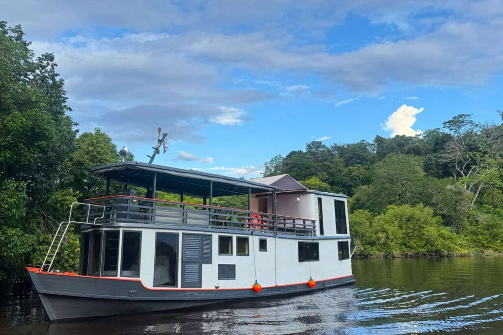 amazon-ecoboat-rio-negro-au-depart-de-manaus-croisiere-de-luxe-au-bresil-10