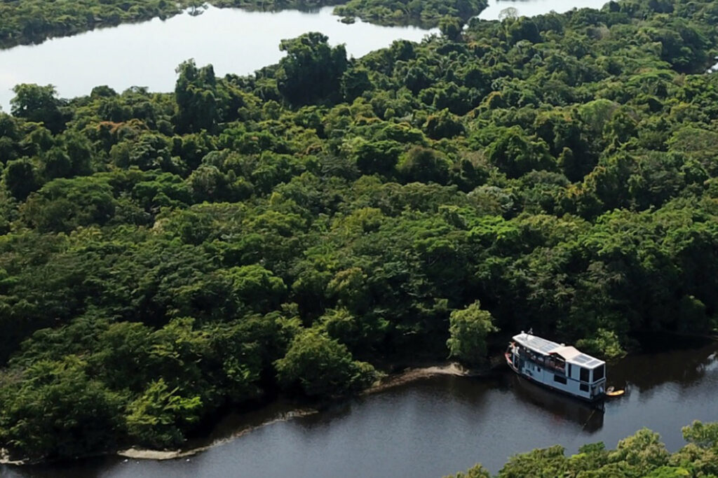 amazon-ecoboat-rio-negro-au-depart-de-manaus-croisiere-de-luxe-au-bresil-12