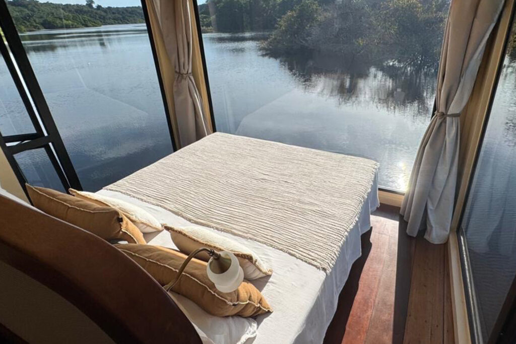 amazon-ecoboat-rio-negro-au-depart-de-manaus-croisiere-de-luxe-au-bresil-3