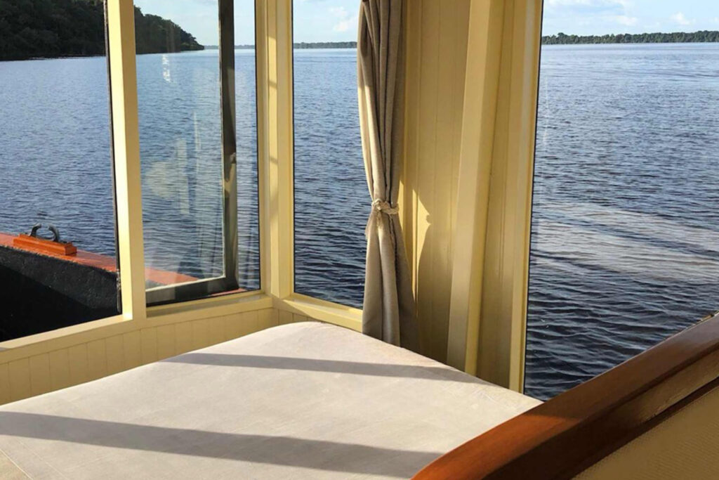 amazon-ecoboat-rio-negro-au-depart-de-manaus-croisiere-de-luxe-au-bresil-4