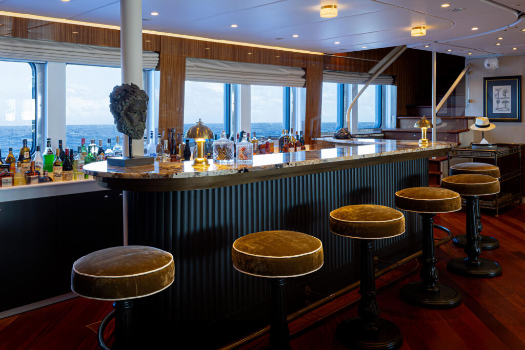 aqua-expeditions-arctic-aux-confins-du-cercle-polaire-arctique-croisiere-en-yacht-de-luxe-18