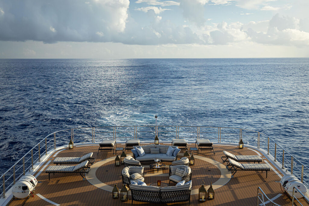 aqua-expeditions-arctic-aux-confins-du-cercle-polaire-arctique-croisiere-en-yacht-de-luxe-2