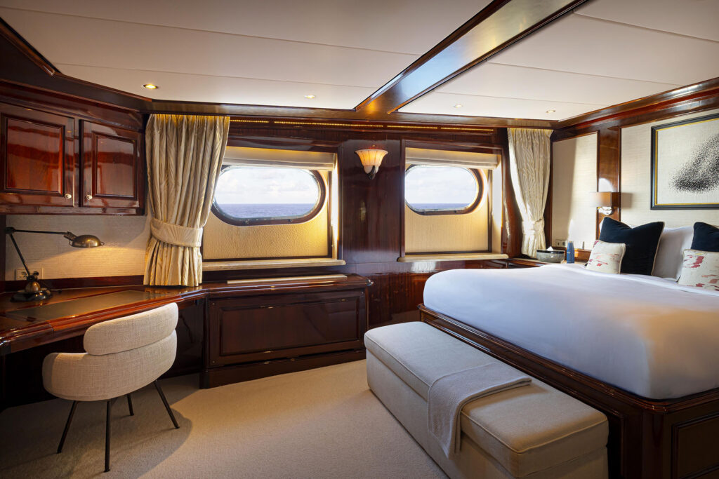 aqua-expeditions-arctic-aux-confins-du-cercle-polaire-arctique-croisiere-en-yacht-de-luxe-20