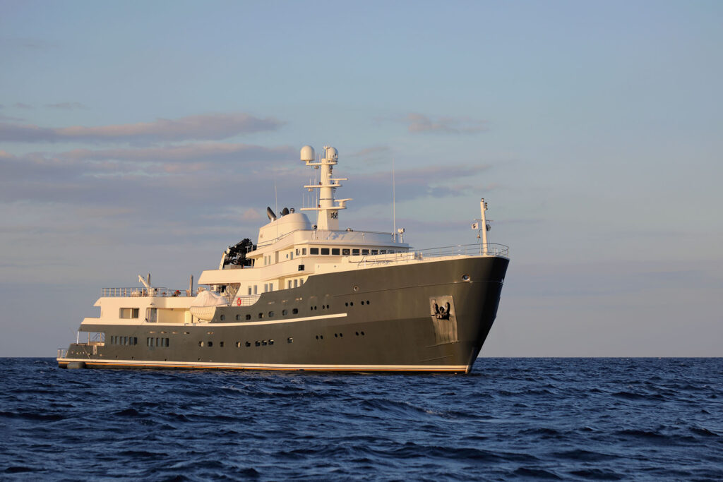 aqua-expeditions-arctic-aux-confins-du-cercle-polaire-arctique-croisiere-en-yacht-de-luxe-23