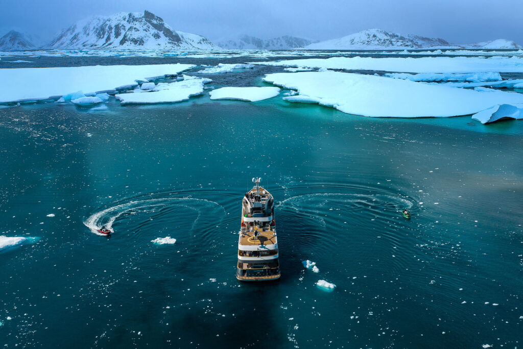 aqua-expeditions-arctic-aux-confins-du-cercle-polaire-arctique-croisiere-en-yacht-de-luxe-24