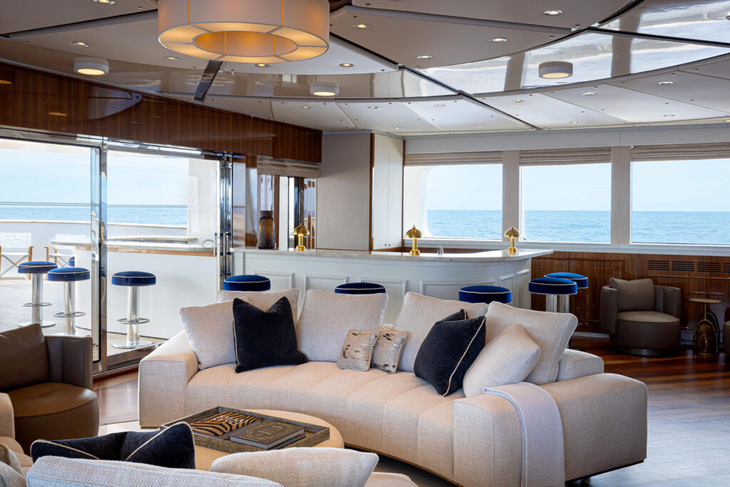 aqua-expeditions-arctic-aux-confins-du-cercle-polaire-arctique-croisiere-en-yacht-de-luxe-3