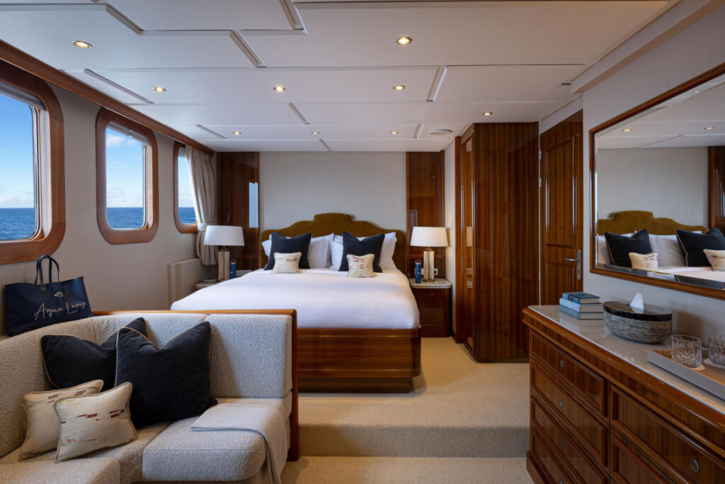 aqua-expeditions-arctic-aux-confins-du-cercle-polaire-arctique-croisiere-en-yacht-de-luxe-7