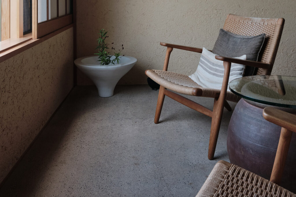 beniya-mukayu-ryokan-et-onsen-sur-les-hauteurs-boisees-de-yamashiro-au-japon-14