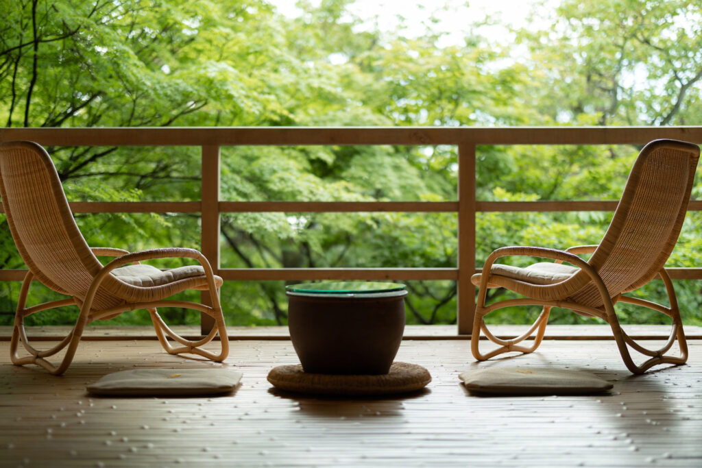 beniya-mukayu-ryokan-et-onsen-sur-les-hauteurs-boisees-de-yamashiro-au-japon-15
