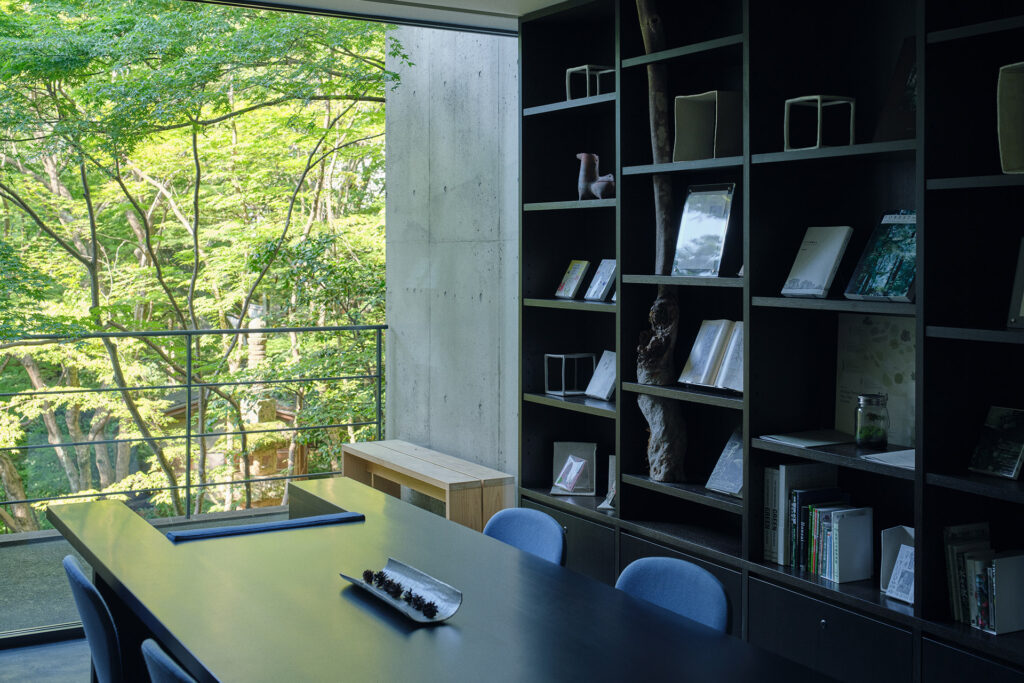 beniya-mukayu-ryokan-et-onsen-sur-les-hauteurs-boisees-de-yamashiro-au-japon-2