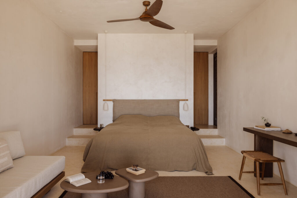 gundari-mer-egee-sur-l-ile-de-folegandros-en-grece-1