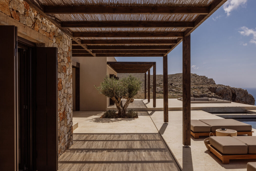 gundari-mer-egee-sur-l-ile-de-folegandros-en-grece-9