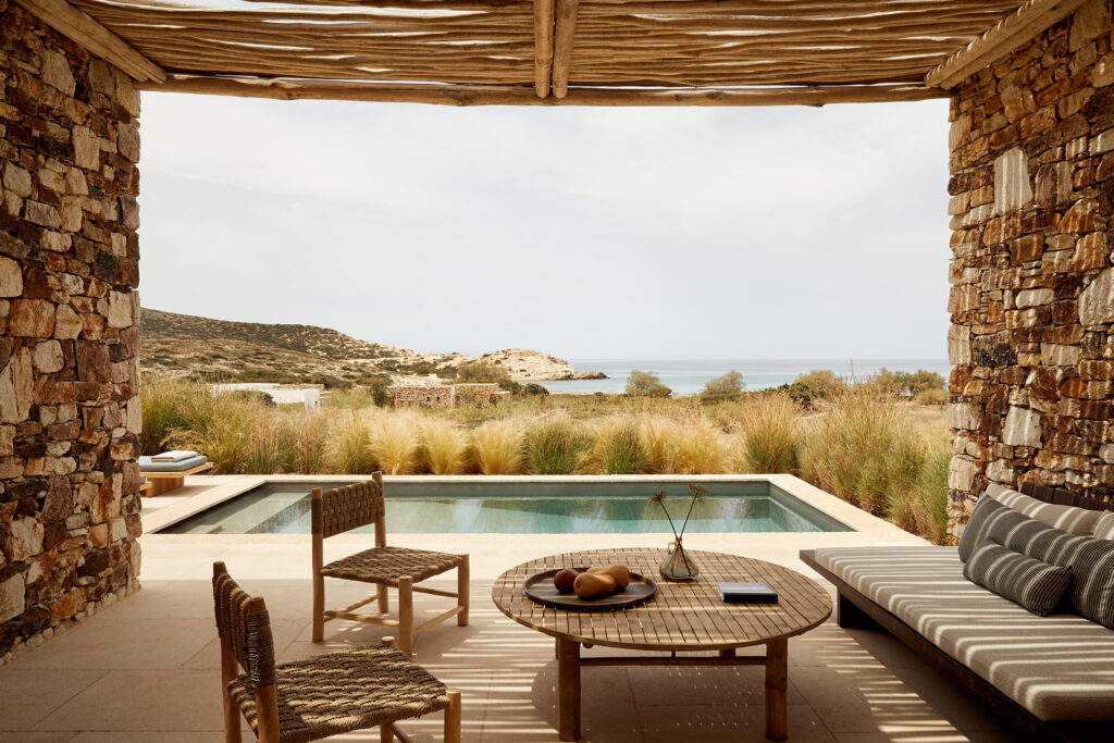 the-rooster-antiparos-baie-de-livadia-grece-5