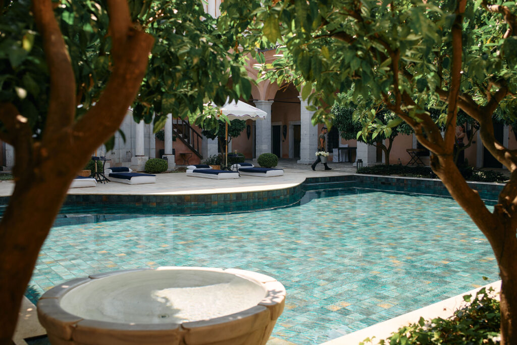 the-rooster-antiparos-baie-de-livadia-grece-6