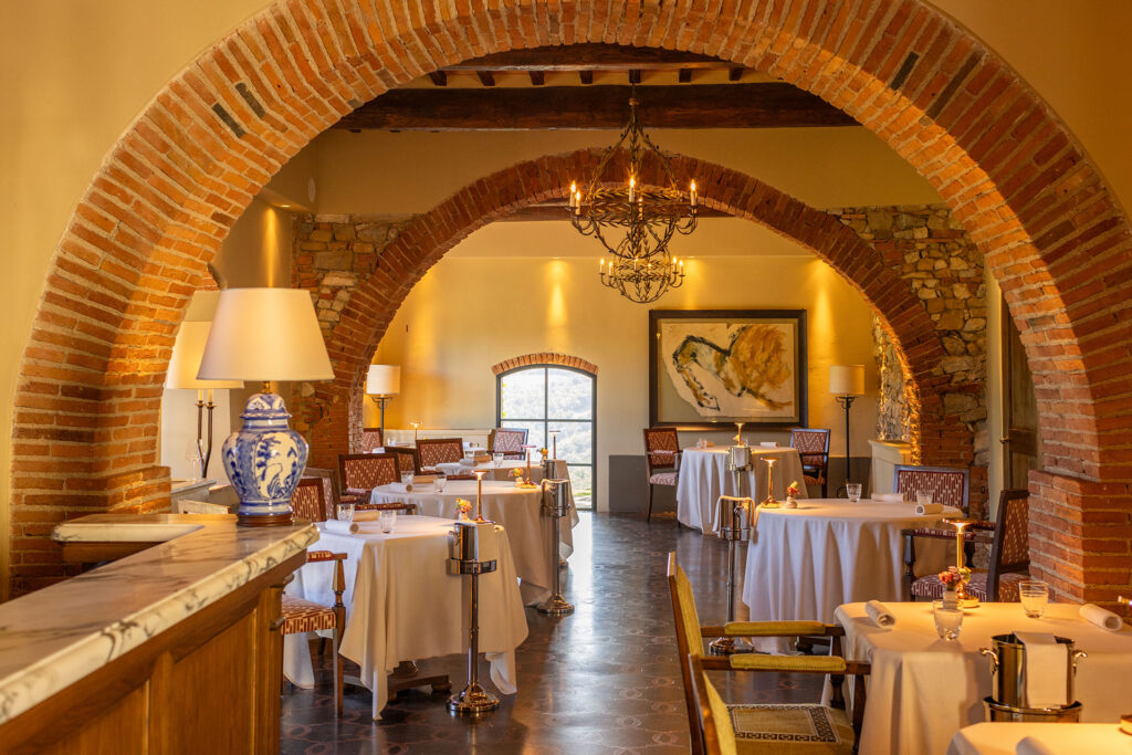 castello-di-casole-belmond-chateau-du-xe-siecle-en-toscane-en-italie-_0002_CDC-REST-230725-09