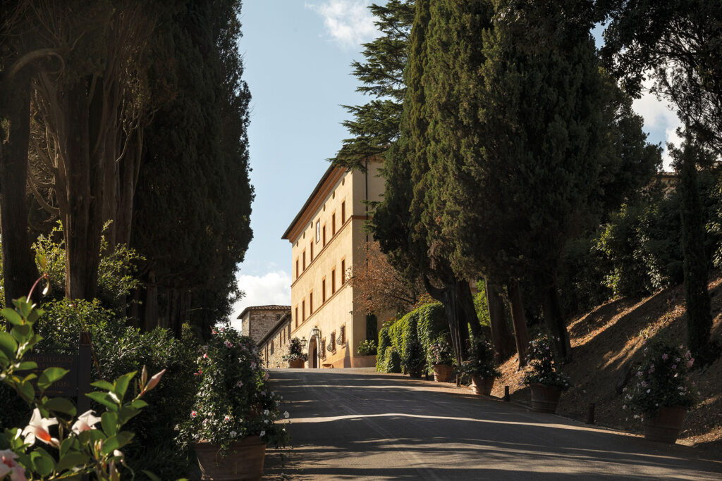 castello-di-casole-belmond-chateau-du-xe-siecle-en-toscane-en-italie-_0005_CDC-EXT-66
