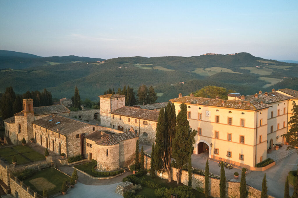 castello-di-casole-belmond-chateau-du-xe-siecle-en-toscane-en-italie-_0006_CDC-EXT-18