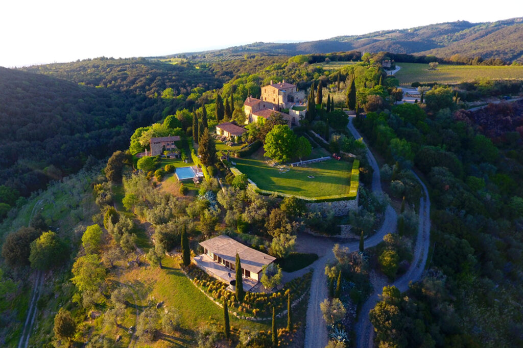 castello-di-vicarello-colline-de-la-maremme-chateau-en-toscane-italie-12