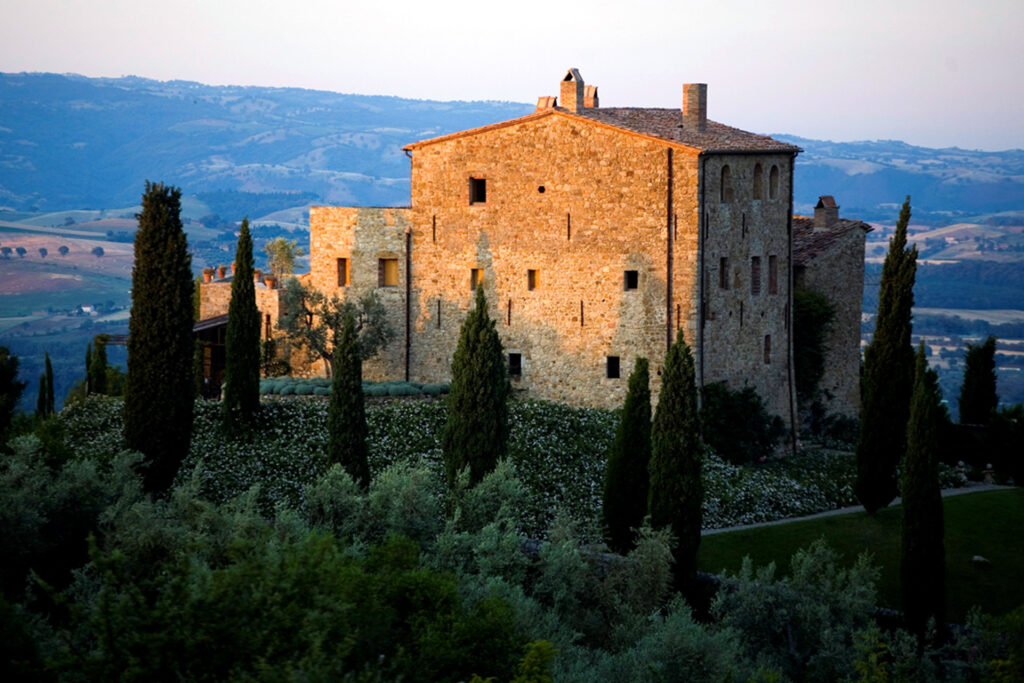 castello-di-vicarello-colline-de-la-maremme-chateau-en-toscane-italie-13
