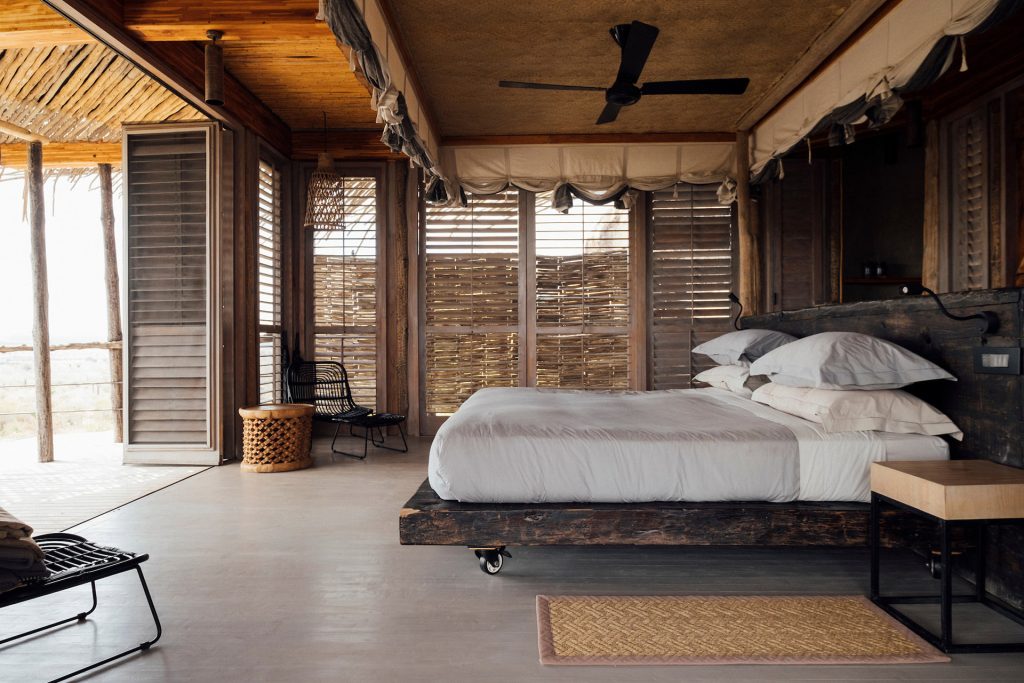 jabali-ridge-parc-national-de-ruaha-en-tanzanie-safari-de-luxe_0004_Asilia Africa - Jabali Ridge - Airy open bedrooms