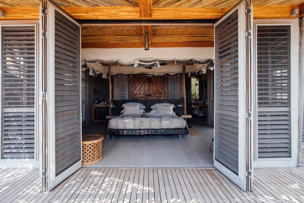 jabali-ridge-parc-national-de-ruaha-en-tanzanie-safari-de-luxe_0012_Asilia Africa - Jabali Ridge - Bedroom interior from