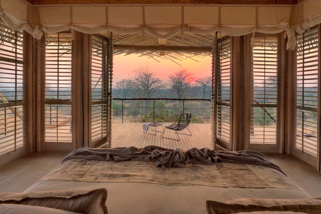 jabali-ridge-parc-national-de-ruaha-en-tanzanie-safari-de-luxe_0013_Sunset from room Jabali