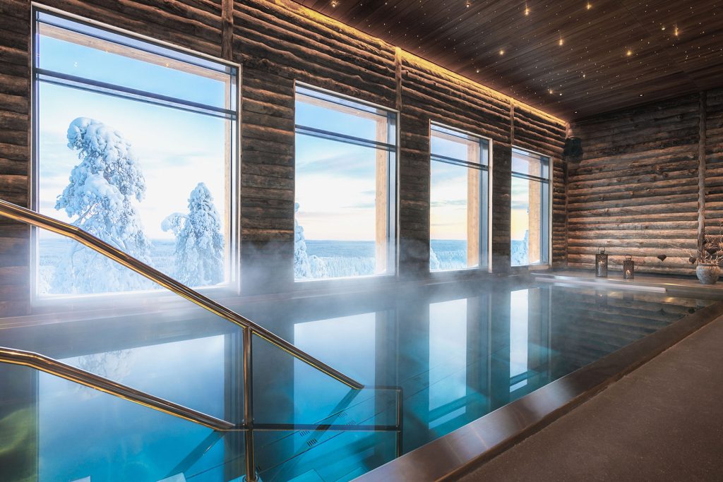 octola-private-wilderness-maison-privee-de-luxe-cercle-polaire-_0005_003OctolaSpaPoolWinter_Press