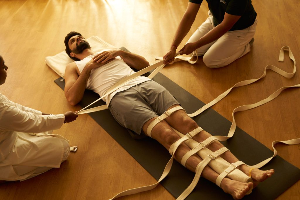tulah-life-le-nord-du-kerala-en-inde-soins-massages-acupuncture-_0003_Clinical Yoga - Image shot by Hormis Antony Tharak